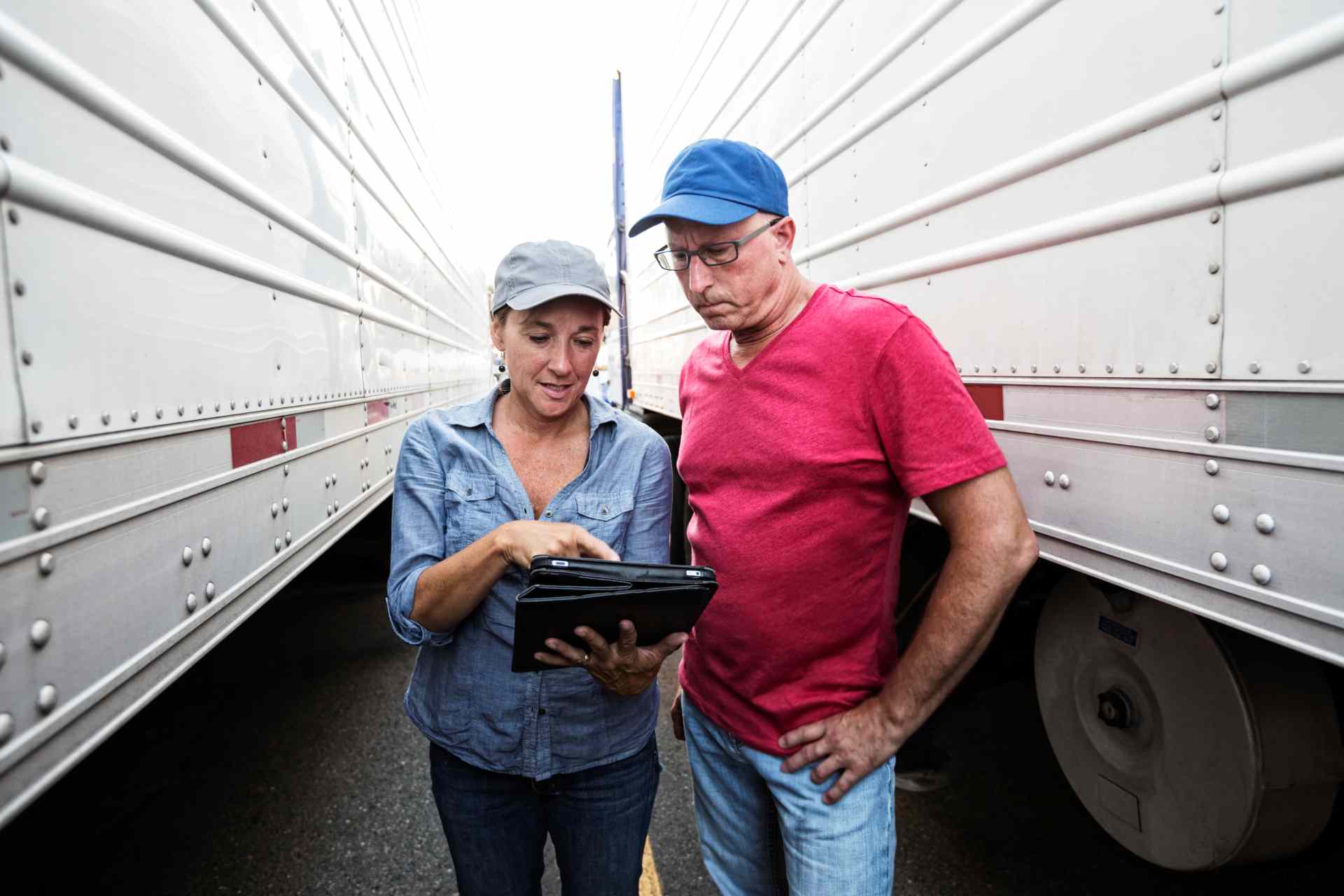 Trucking team reviewing delivery details on a tabl 2026 01 09 09 44 37 utc